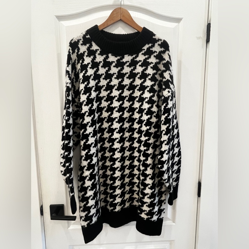 H&M B&W Houndstooth Sweater Dress